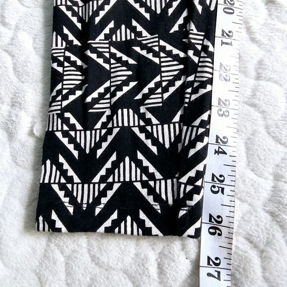 Victoria's Secret Pink leggings geometric medium black white - Picture 2 of 8